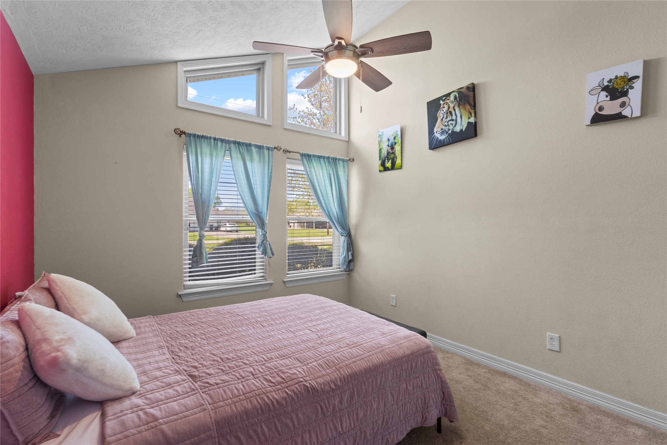 11546 Davidson Road Beaumont, TX 77705 - Photo 32 of 40 a bedroom with a bed and a window