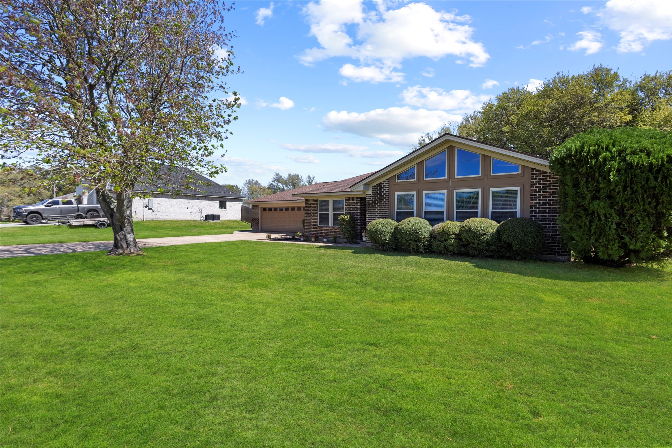11546 Davidson Road Beaumont, TX 77705 - Photo 5 of 40 a front view of a house with garden