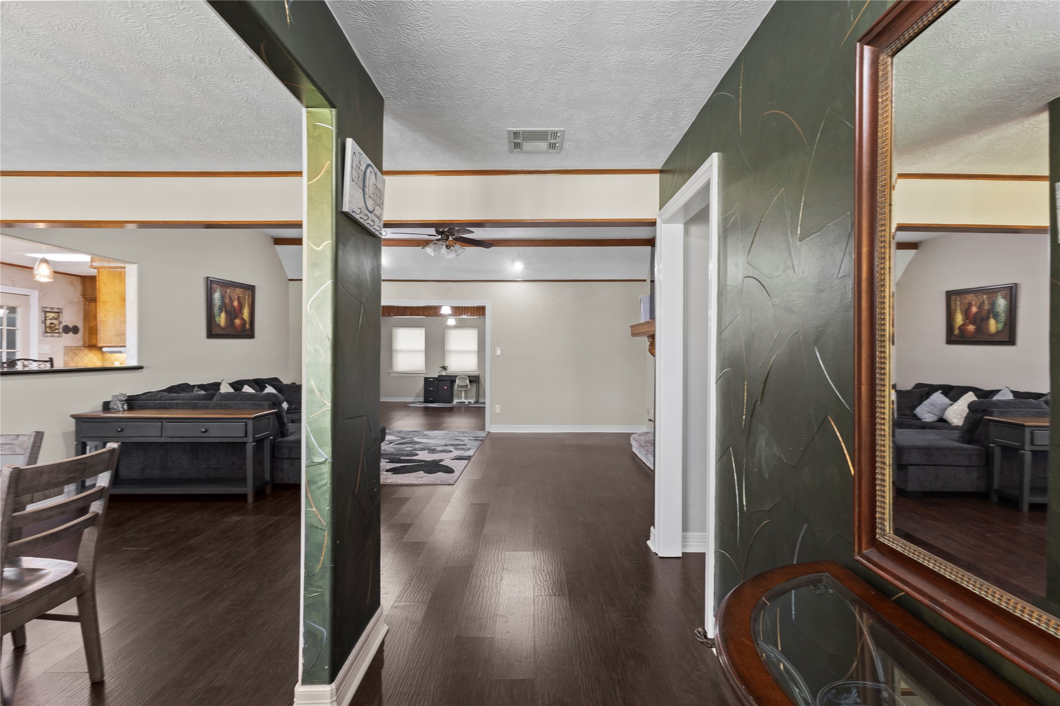 11546 Davidson Road Beaumont, TX 77705 - Photo 9 of 40 a living room with furniture and a table