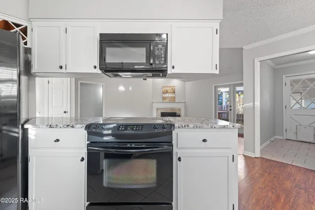 $1,700 | 115 Meadow Glen Drive, Youngsville, LA 70592