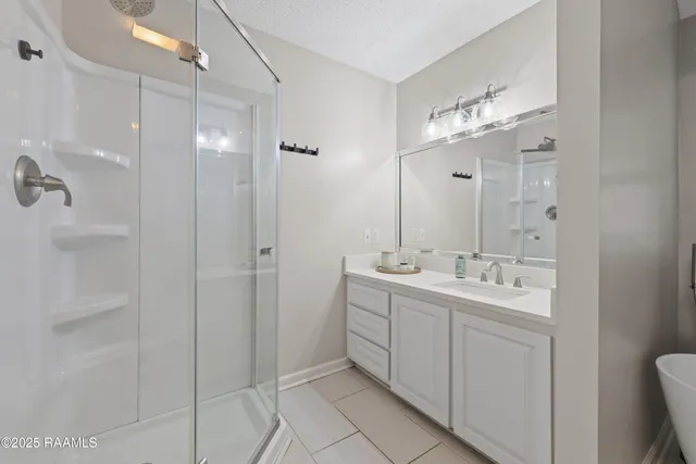 $1,700 | 115 Meadow Glen Drive, Youngsville, LA 70592