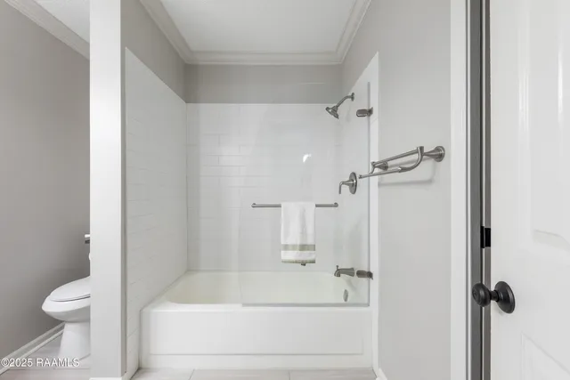 $1,700 | 115 Meadow Glen Drive, Youngsville, LA 70592