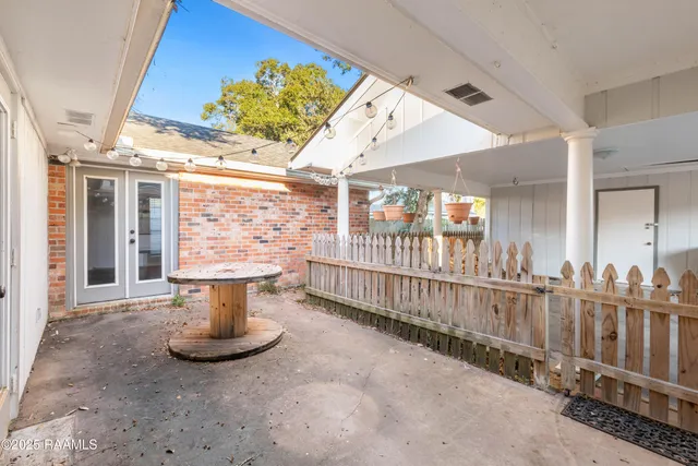 $1,700 | 115 Meadow Glen Drive, Youngsville, LA 70592