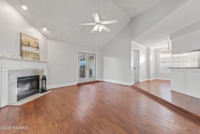 $1,700 | 115 Meadow Glen Drive, Youngsville, LA 70592