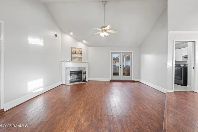 $1,700 | 115 Meadow Glen Drive, Youngsville, LA 70592