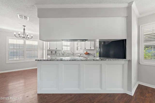 $1,700 | 115 Meadow Glen Drive, Youngsville, LA 70592