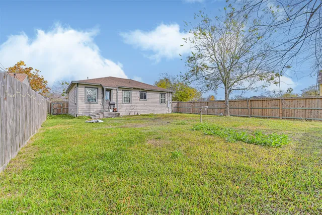 a house view with garden space