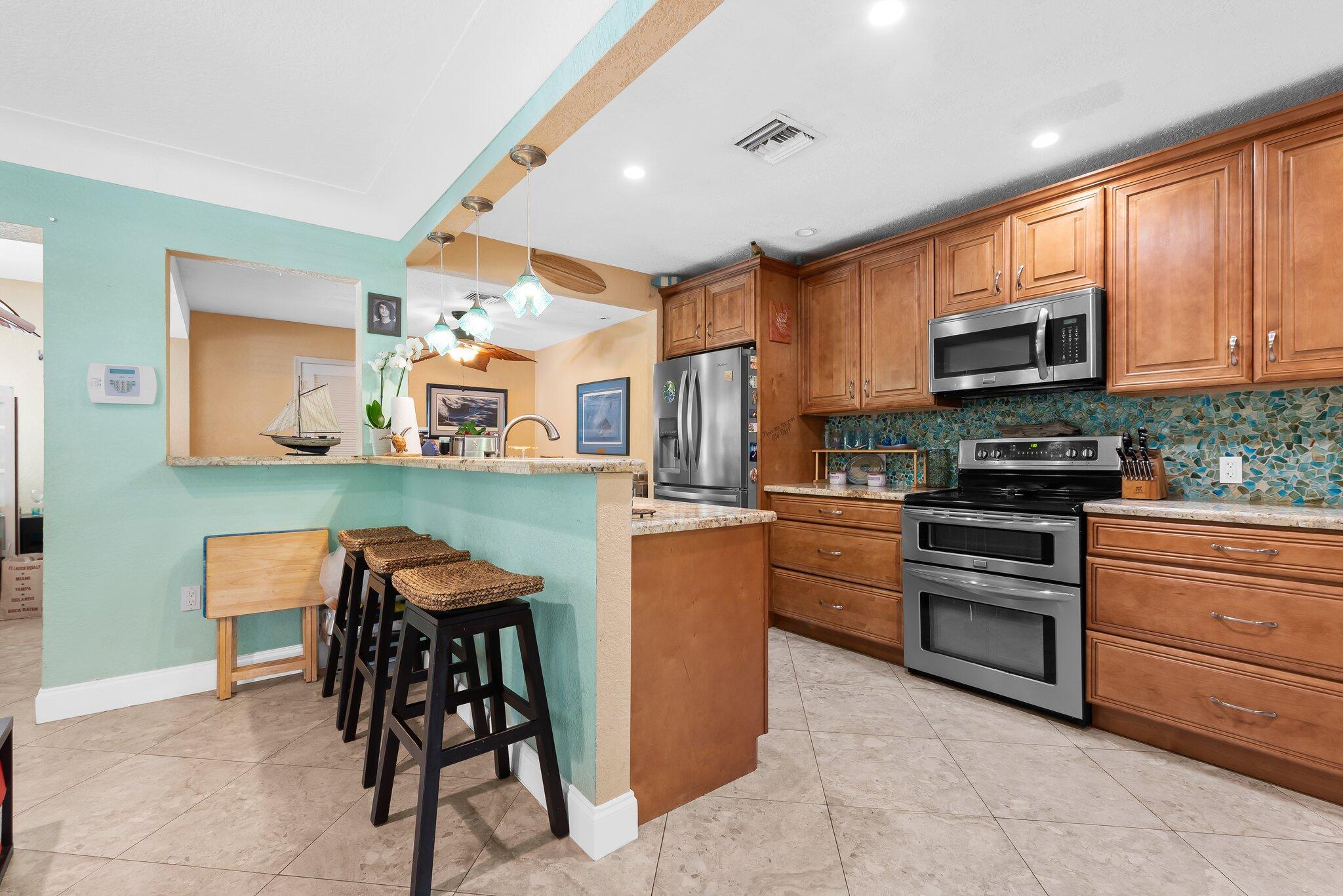 1098 Southwest 2nd Street Boca Raton, FL 33486 - Photo 11 of 28 12-web-or-mls-_BWP7824