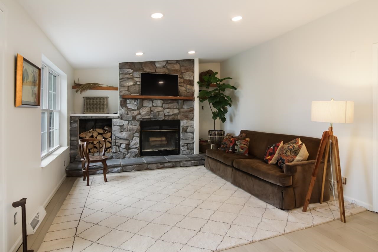 6302 Brackett Road Williamsburg, MI 49690 - Photo 5 of 23 1913004-4.JPG