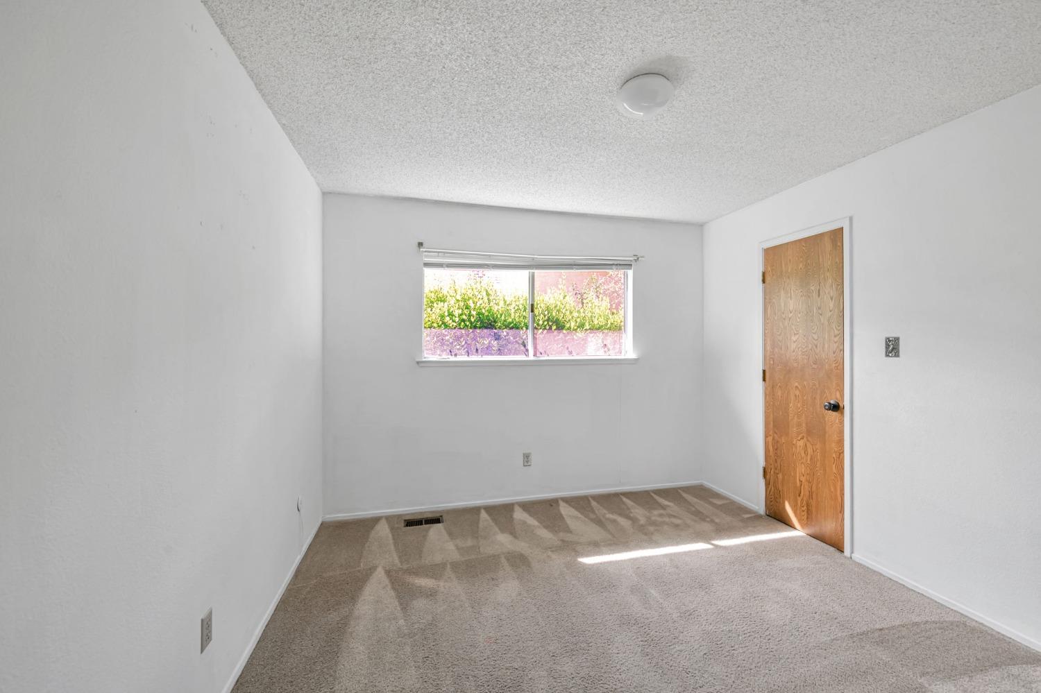 7822 Tamara Drive Fair Oaks, CA 95628 - Photo 15 of 28 an empty room with a window