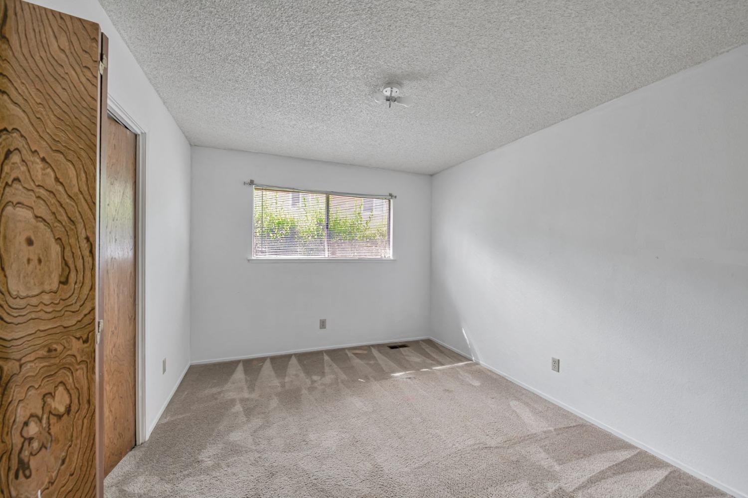 7822 Tamara Drive Fair Oaks, CA 95628 - Photo 17 of 28 an empty room with a window