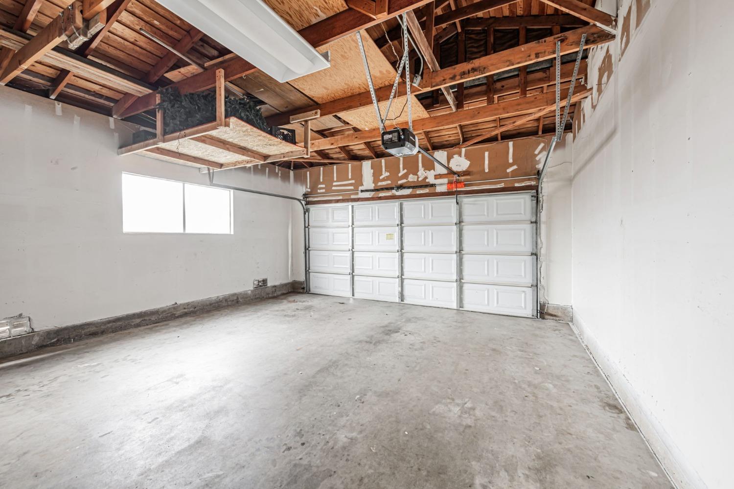 7822 Tamara Drive Fair Oaks, CA 95628 - Photo 21 of 28 a view of a garage