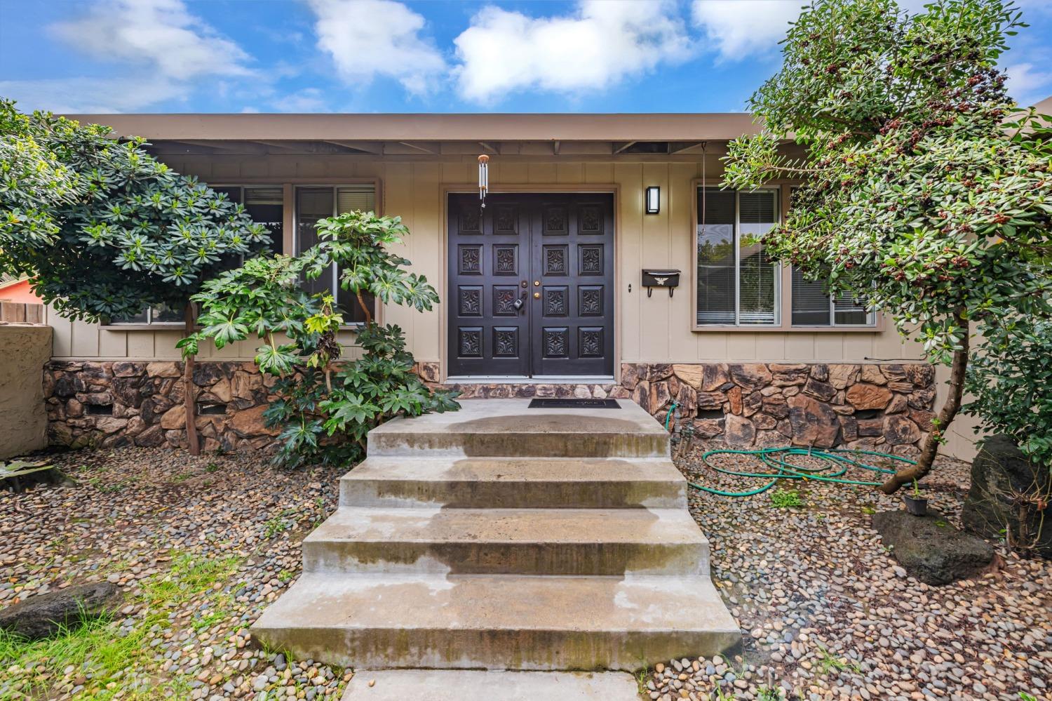 7822 Tamara Drive Fair Oaks, CA 95628 - Photo 22 of 28 a front view of a house