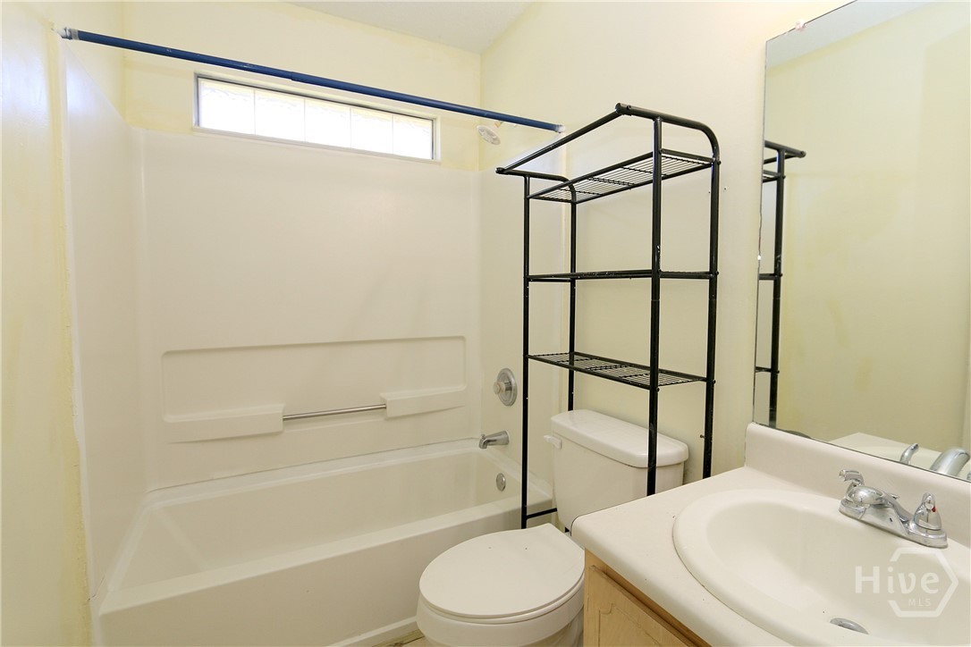 2352 Rowe Street Hinesville, GA 31313 - Photo 22 of 25 Secondary bathroom