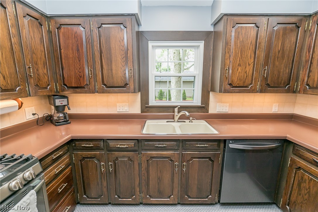 935 Gulf Road Elyria, OH 44035 - Photo 22 of 35 Gallery Image 22