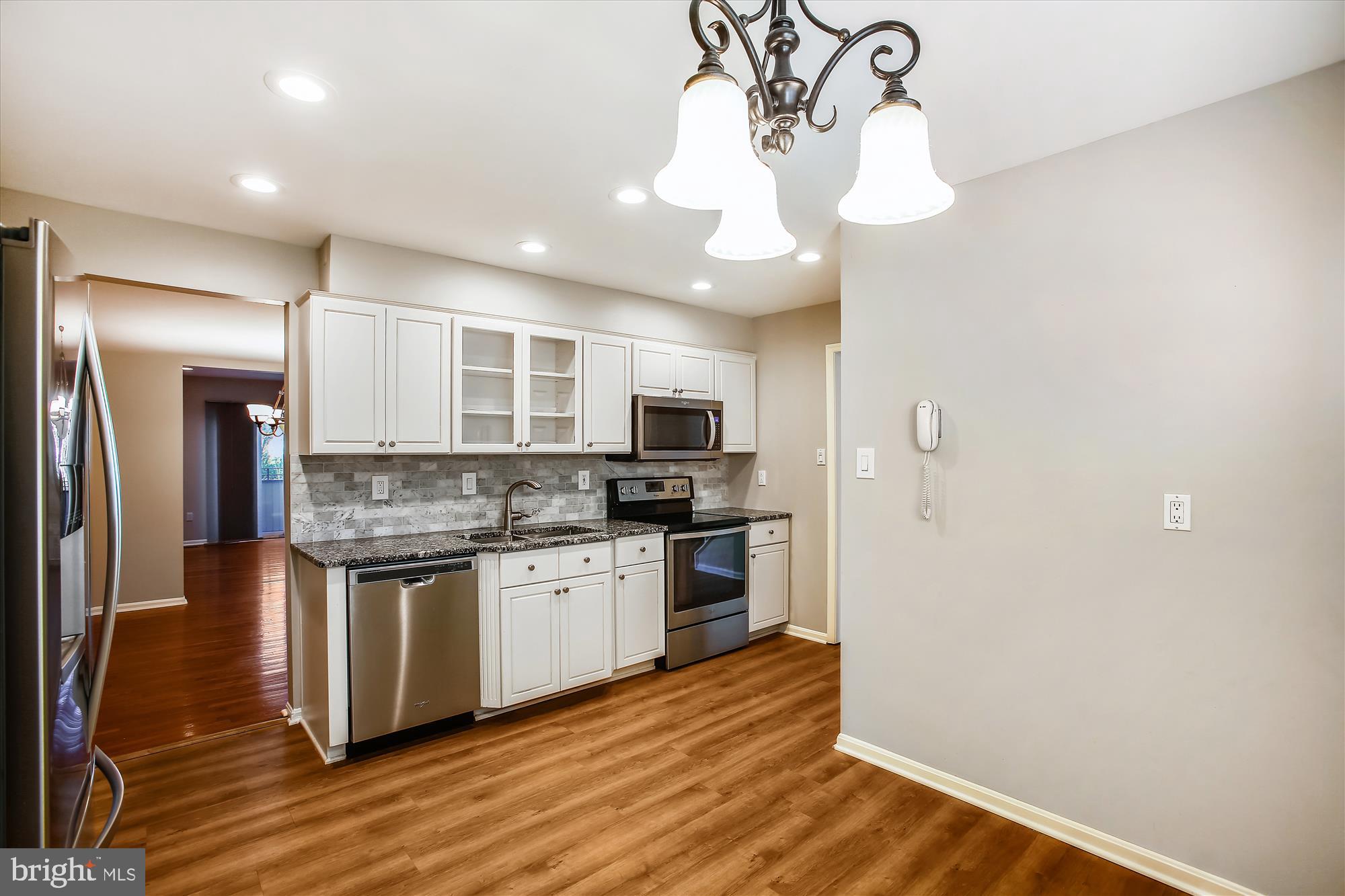 11042 Saffold Way Reston, VA 20190 - Photo 8 of 50 Eat-in Space