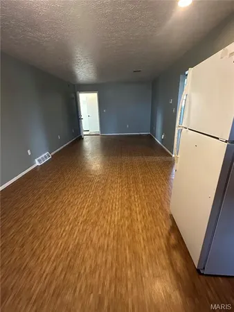 $900 | 520 North Wood River Avenue, Unit 3, Wood River, IL 62095