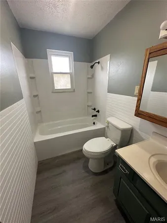 $900 | 520 North Wood River Avenue, Unit 3, Wood River, IL 62095