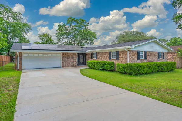 $2,300 | 1018 Valparaiso Boulevard, Niceville, FL 32578