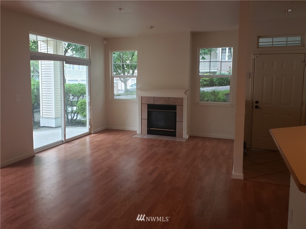 425 Talbot Road South, Unit 425D Renton, WA 98057 - Photo 2 of 16