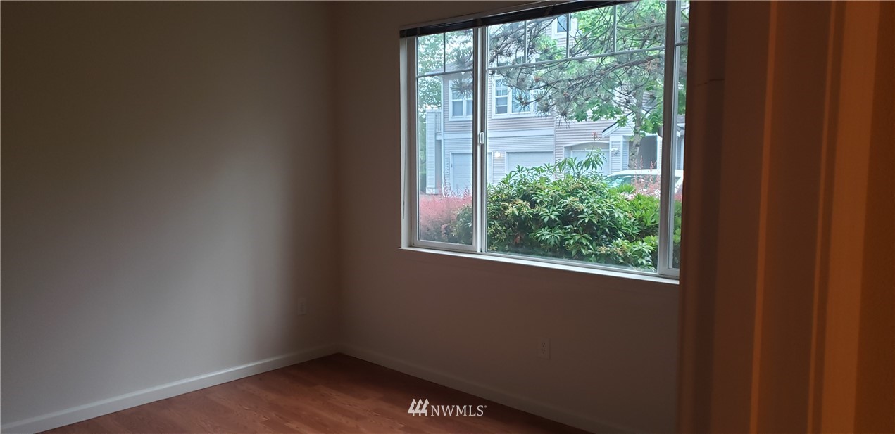425 Talbot Road South, Unit 425D Renton, WA 98057 - Photo 12 of 16