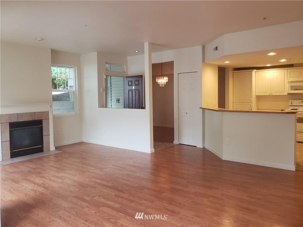 425 Talbot Road South, Unit 425D Renton, WA 98057 - Photo 3 of 16