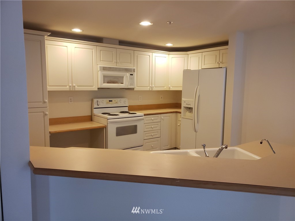 425 Talbot Road South, Unit 425D Renton, WA 98057 - Photo 7 of 16