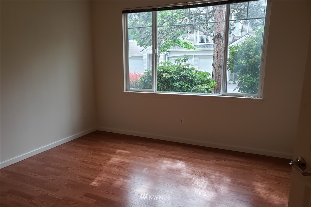 425 Talbot Road South, Unit 425D Renton, WA 98057 - Photo 8 of 16