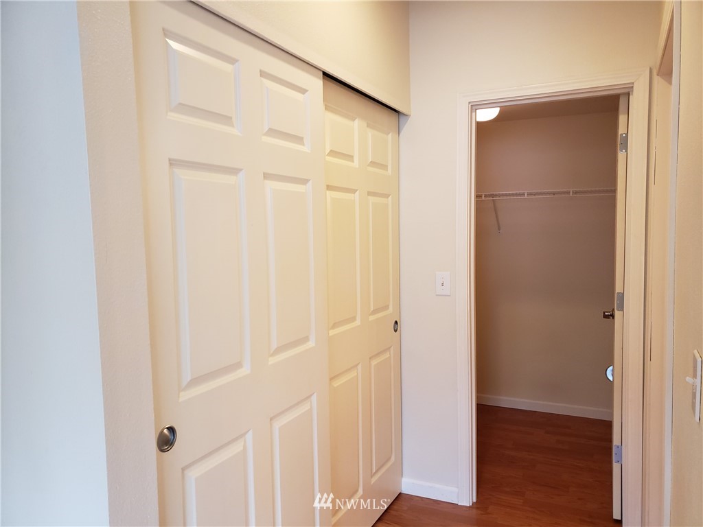 425 Talbot Road South, Unit 425D Renton, WA 98057 - Photo 9 of 16