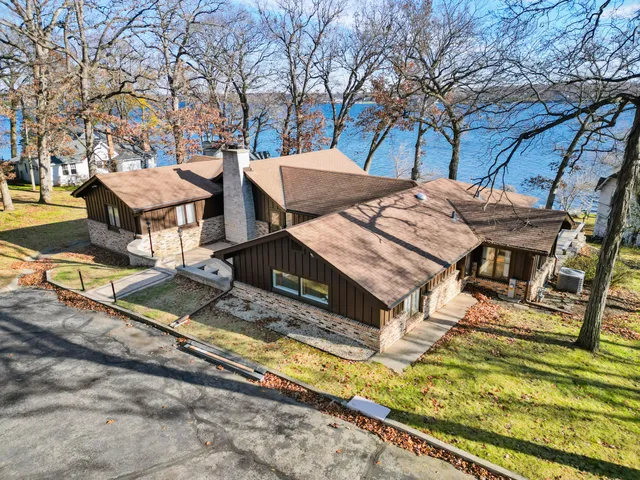 $2,595,000 | 2572 North Shore Drive, Delavan, WI 53115