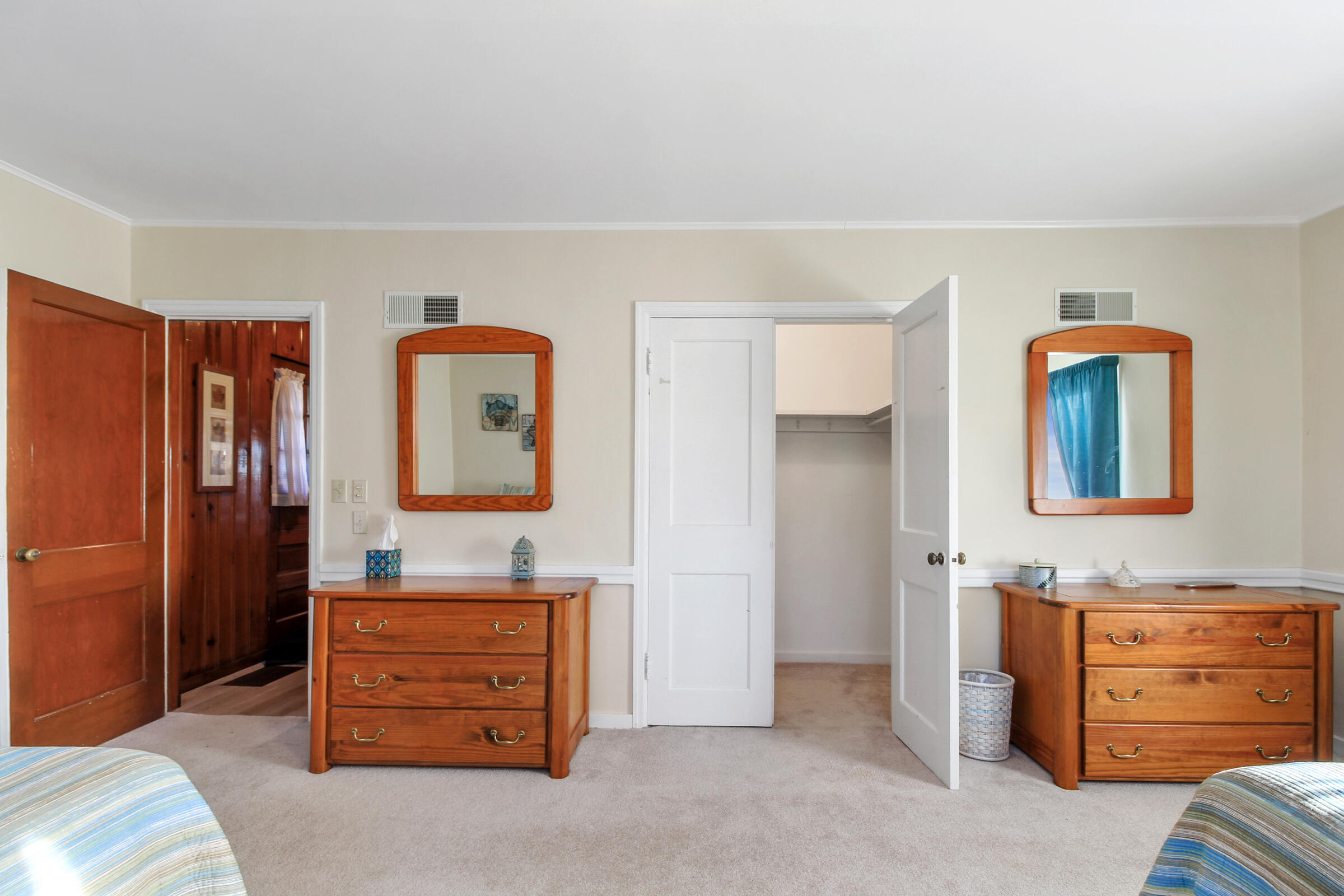 2572 North Shore Drive Delavan, WI 53115 - Photo 32 of 49 Primary BR W.I. Closet