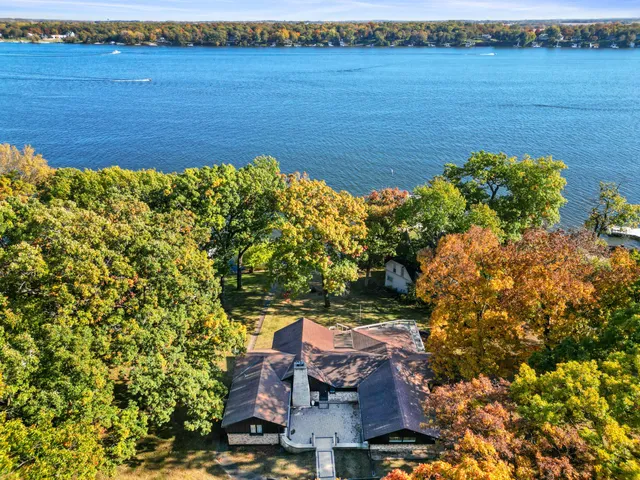 $2,595,000 | 2572 North Shore Drive, Delavan, WI 53115