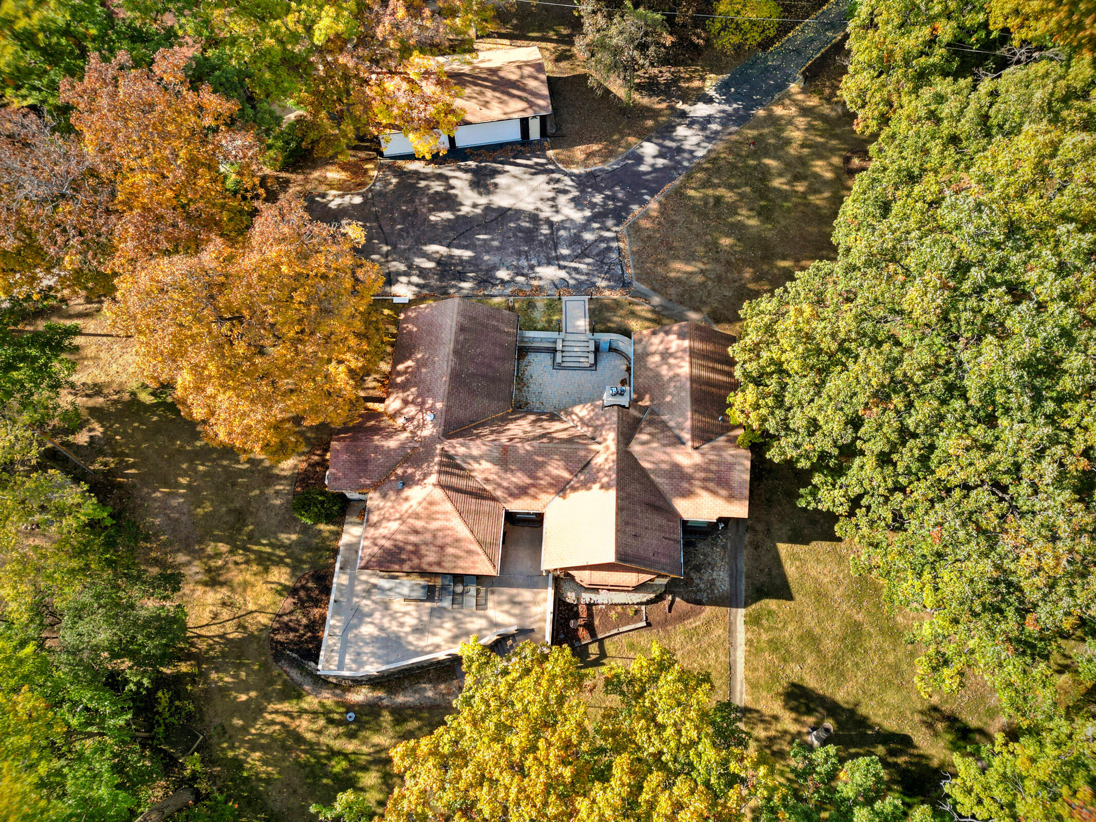 2572 North Shore Drive Delavan, WI 53115 - Photo 41 of 49 Aerial - Home & Garage