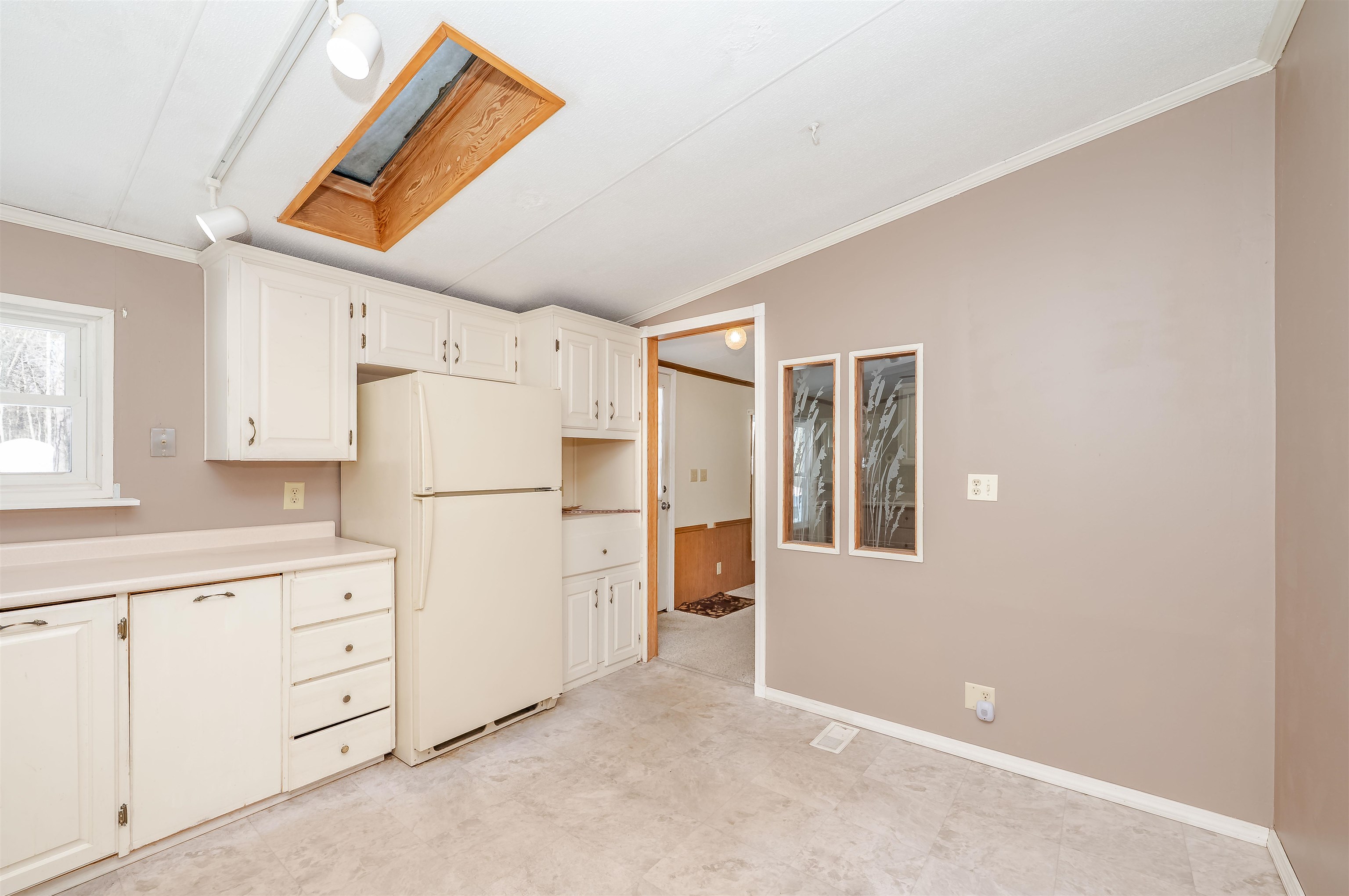 10 York Court Rochester, NH 03868 - Photo 6 of 45