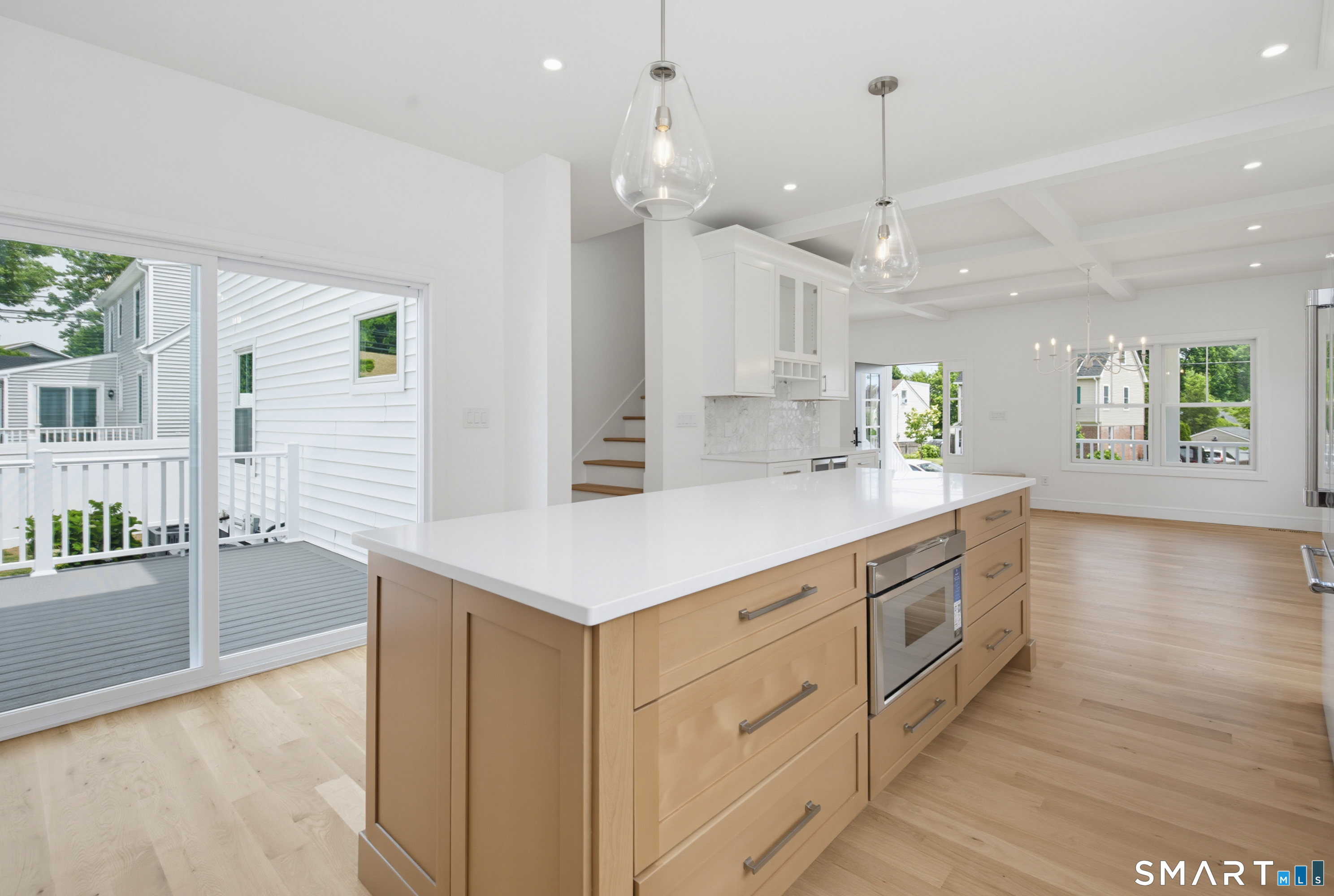 694 Jennings Road Fairfield, CT 06824 - Photo 7 of 39