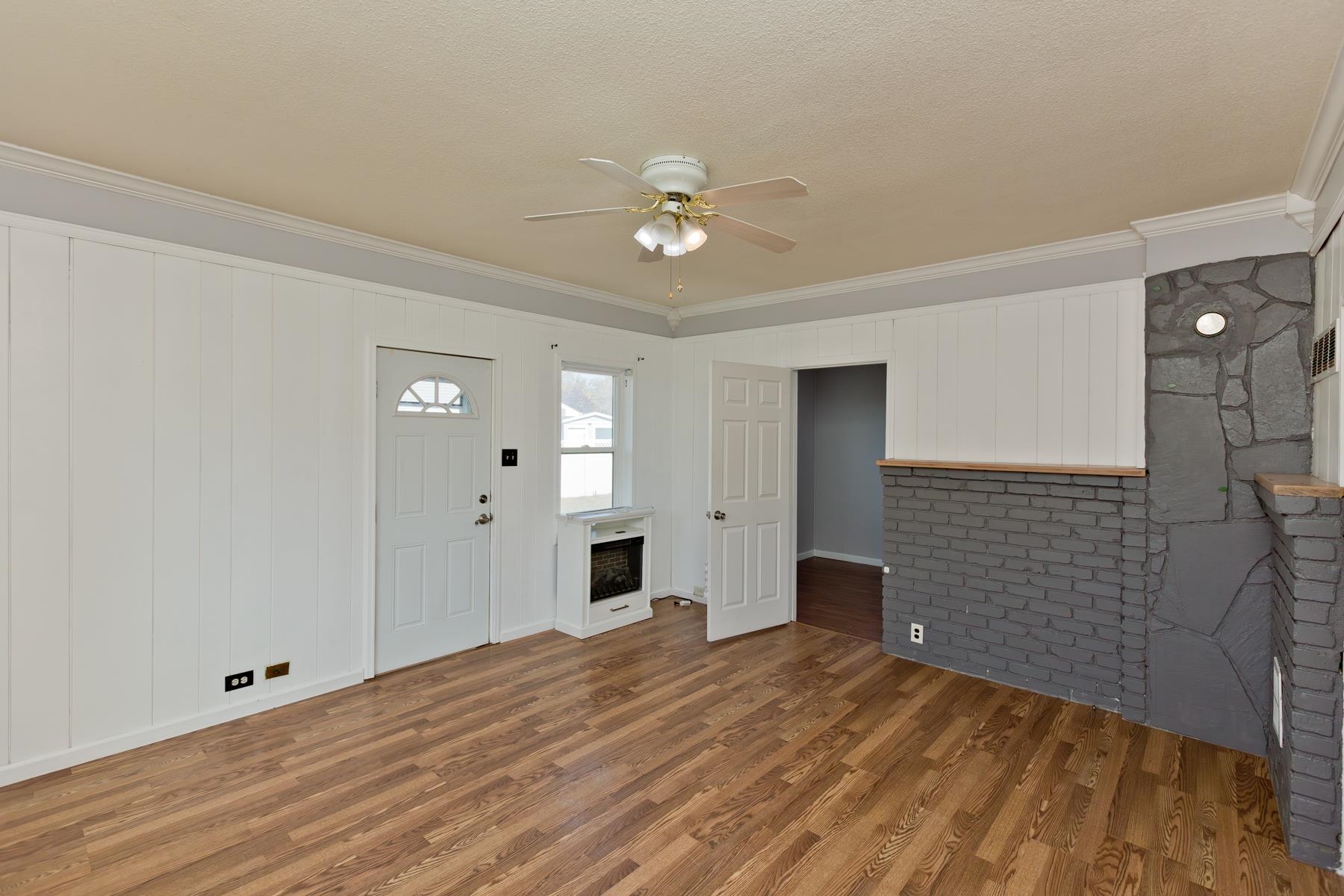 431 Pleasant Ridge Lane, Unit B Grand Junction, CO 81507 - Photo 10 of 20 a view of a livingroom with a workspace