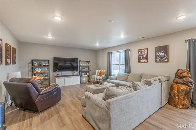 $499,900 | 216 Berkshire Drive, Poplar Bluff, MO 63901