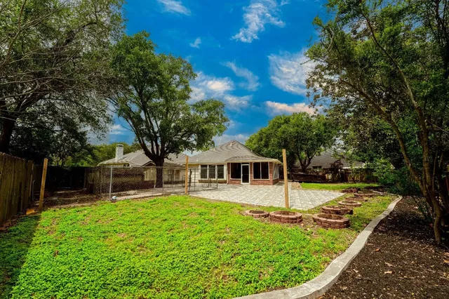 a view of a house with a backyard