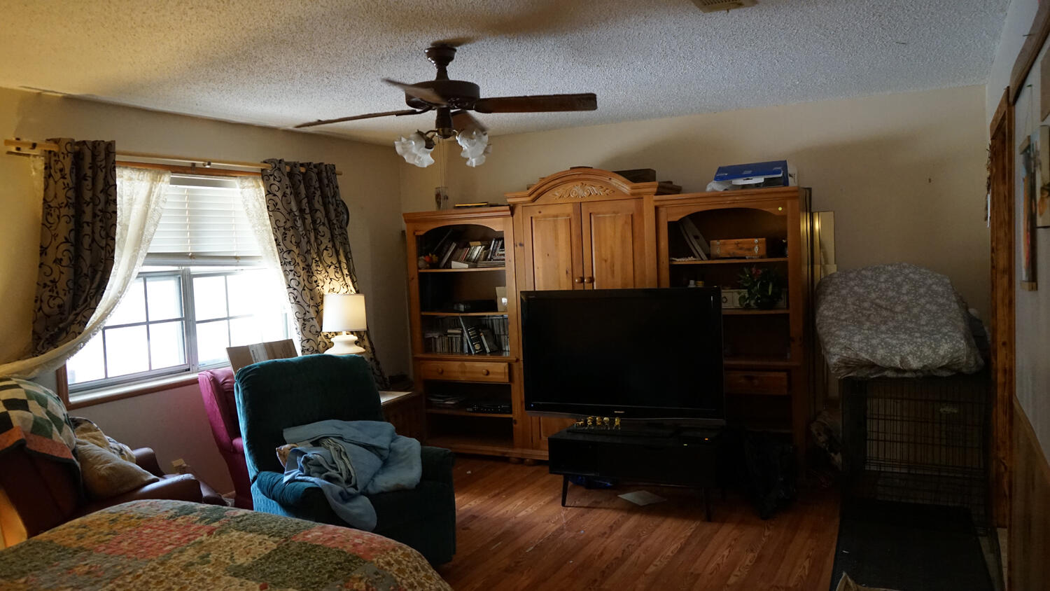 4217 Audiss Road Milton, FL 32583 - Photo 14 of 27 a living room with furniture and a flat screen tv