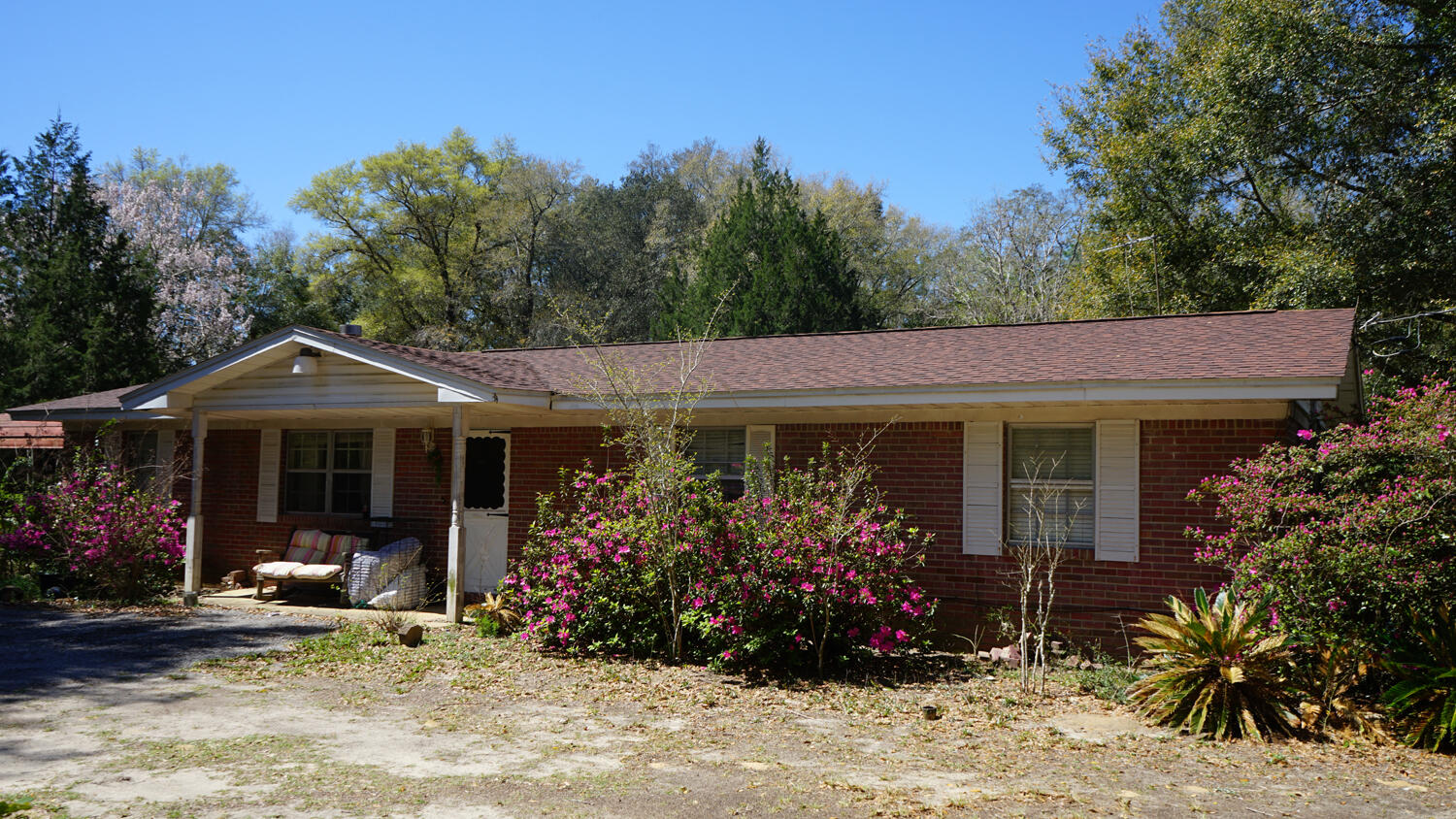 4217 Audiss Road Milton, FL 32583 - Photo 2 of 27 a front view of a house