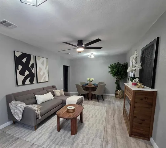 $244,900 | 328 North Taylor Street, Gainesville, TX 76240