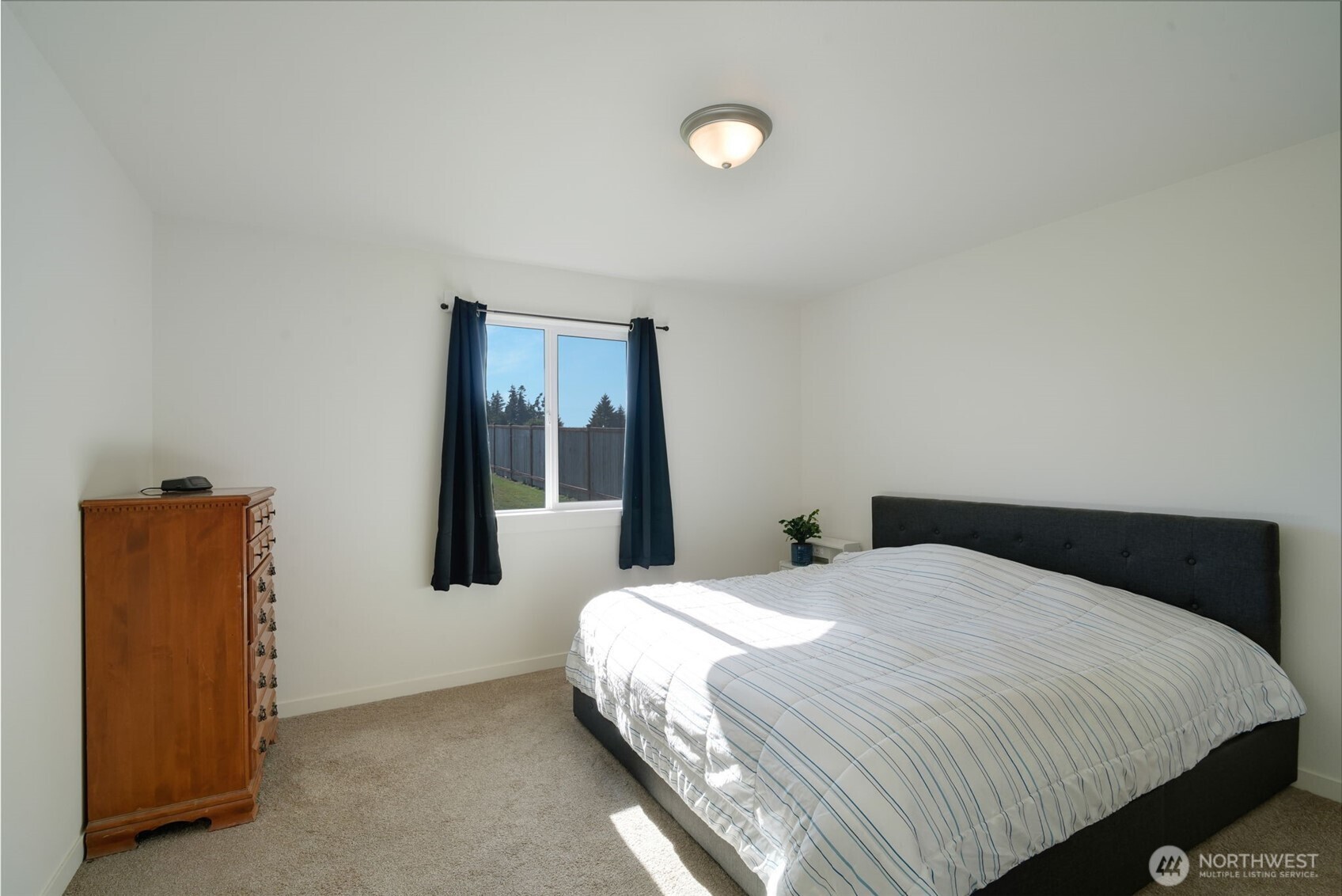 602 Cardinal Avenue Winlock, WA 98596 - Photo 15 of 24 a bedroom with a bed and mirror