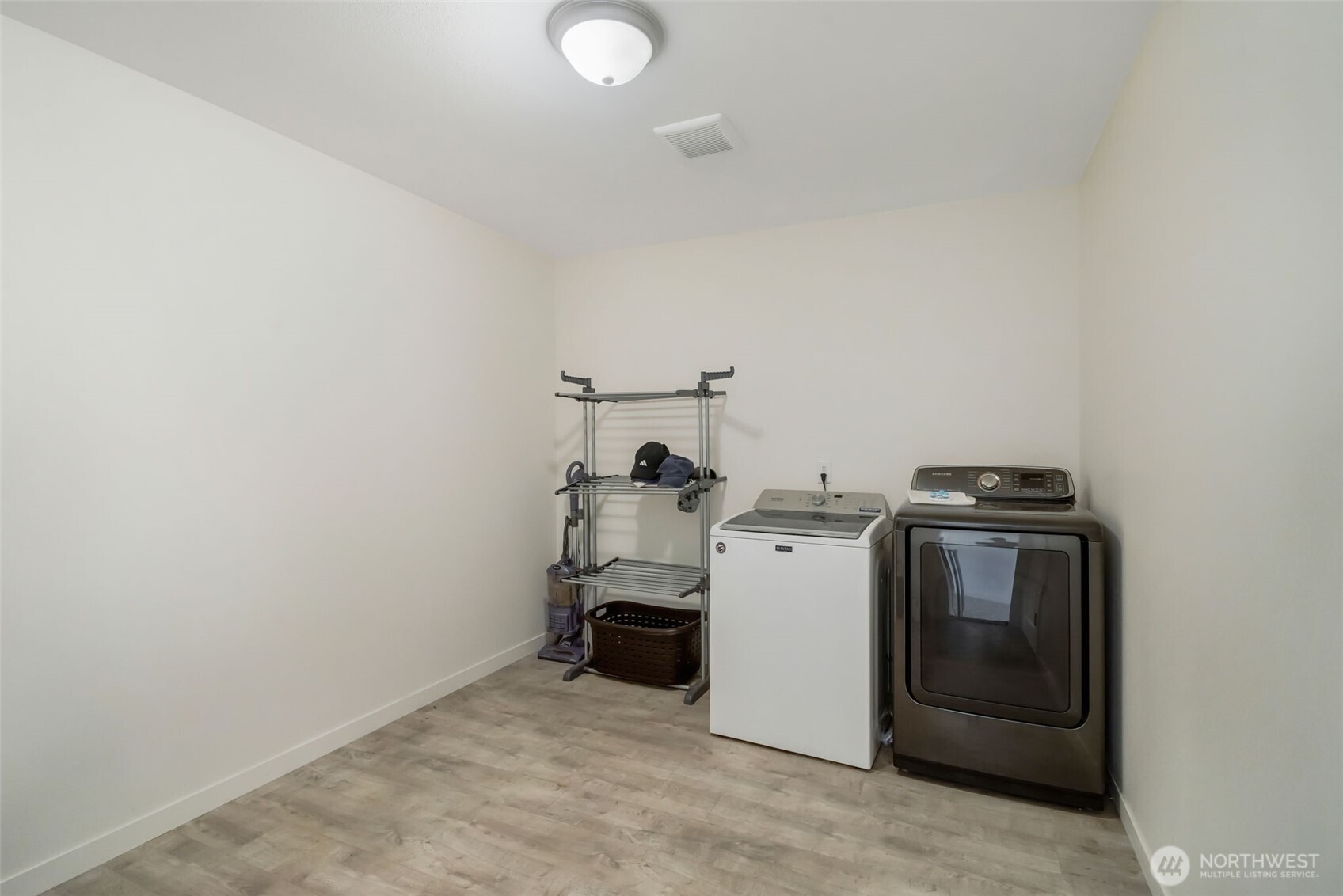 602 Cardinal Avenue Winlock, WA 98596 - Photo 9 of 24 a utility room with dryer and washer