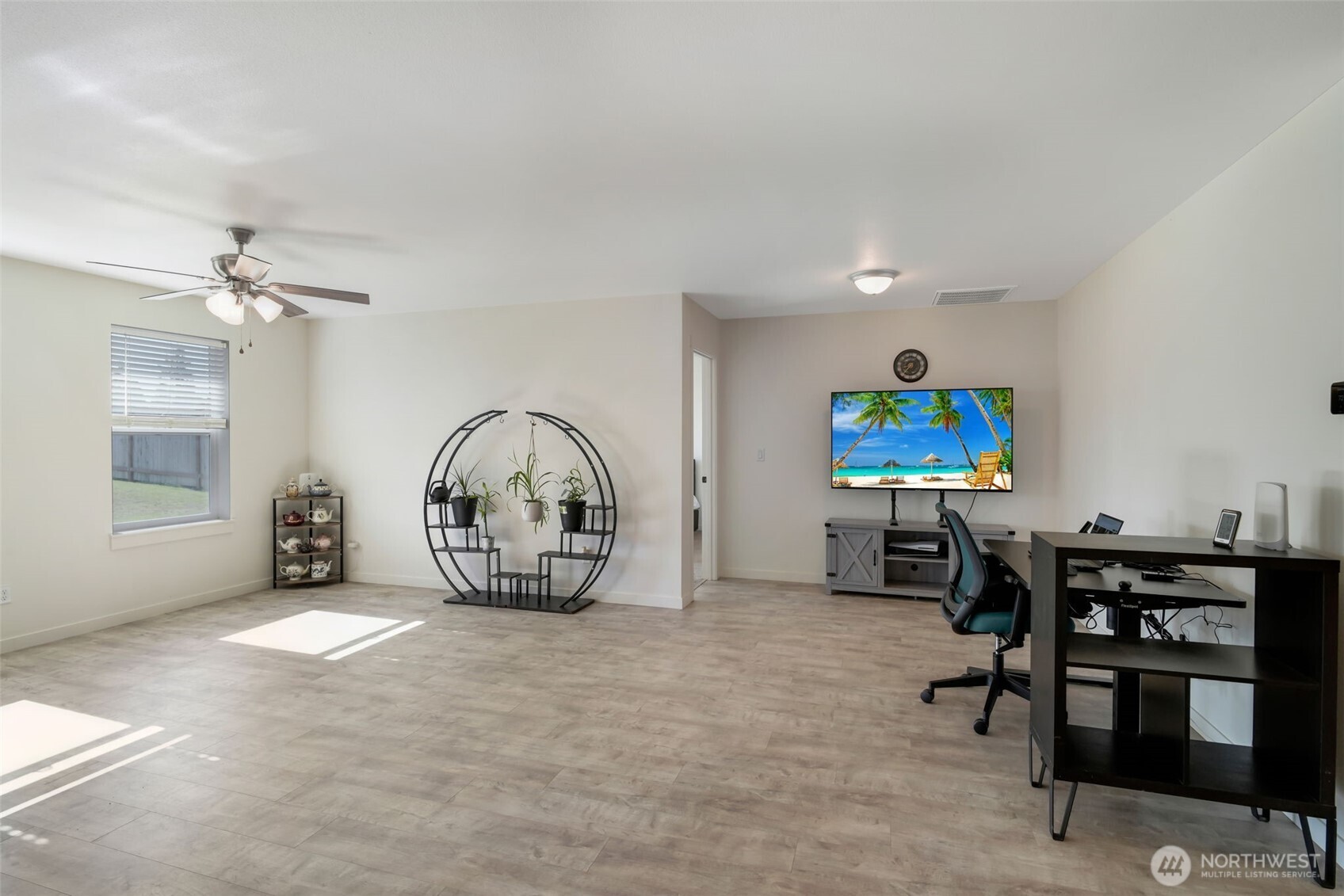 602 Cardinal Avenue Winlock, WA 98596 - Photo 10 of 24 a view of a livingroom with furniture and chandelier