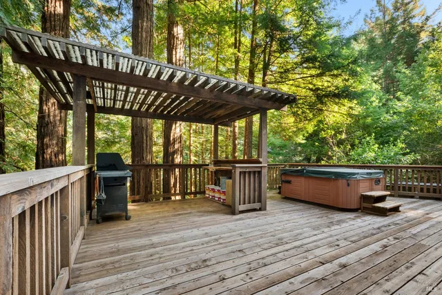 $1,299,000 | 2081 Joy Road, Occidental, CA 95465