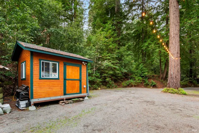 $1,299,000 | 2081 Joy Road, Occidental, CA 95465