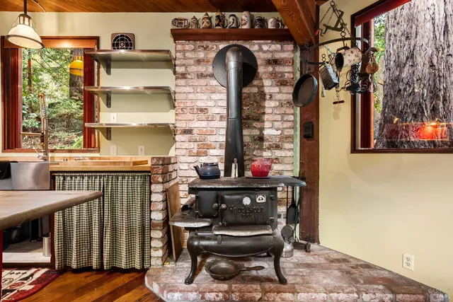 $1,299,000 | 2081 Joy Road, Occidental, CA 95465