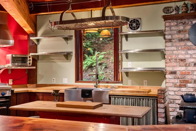 $1,299,000 | 2081 Joy Road, Occidental, CA 95465