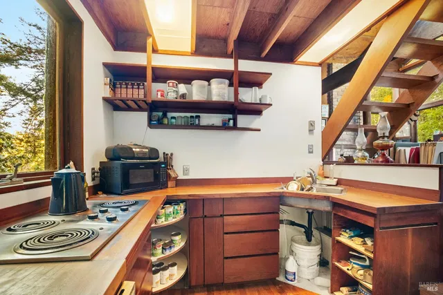 $1,299,000 | 2081 Joy Road, Occidental, CA 95465