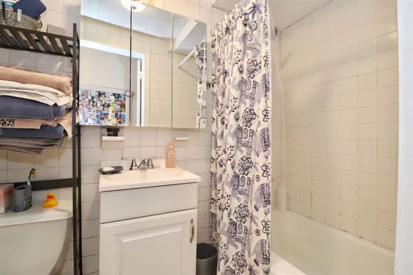 $5,000 | 704 Washington Street, Unit 2, Hoboken, NJ 07030